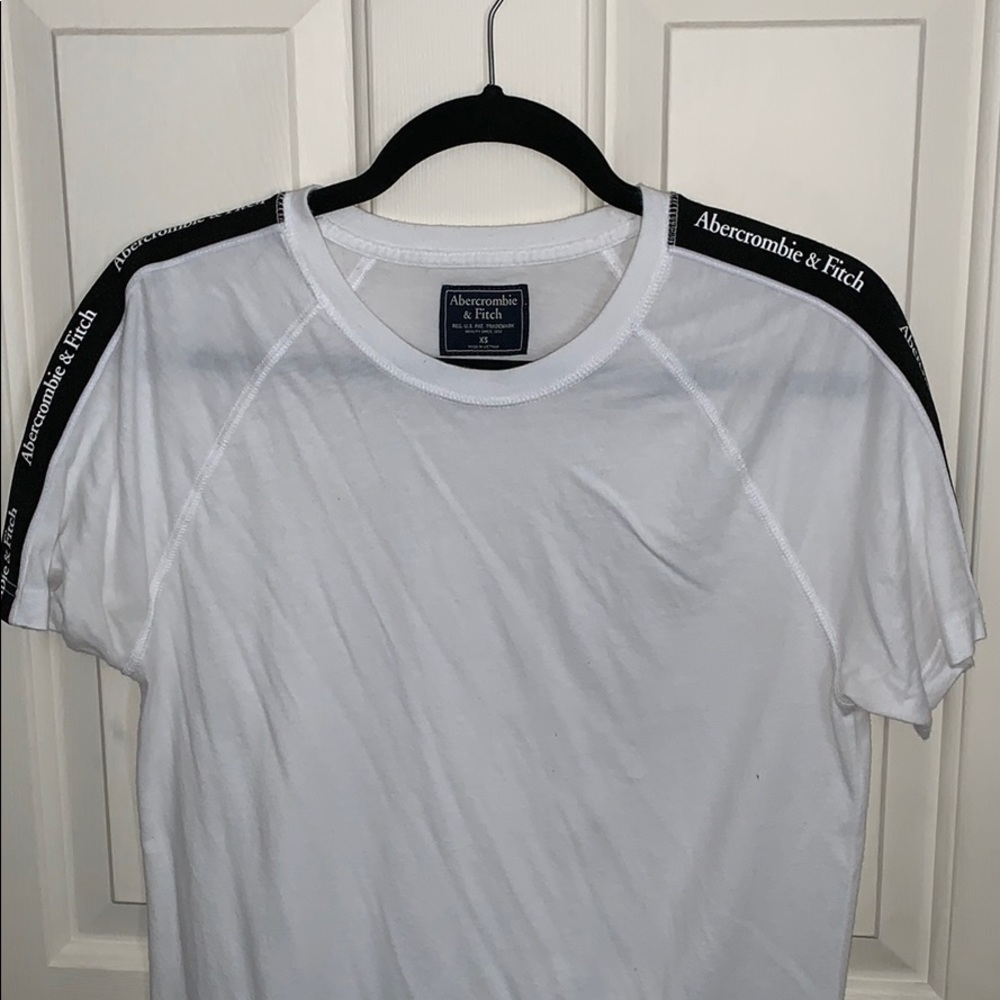 Men’s Abercrombie + Fitch tee xs